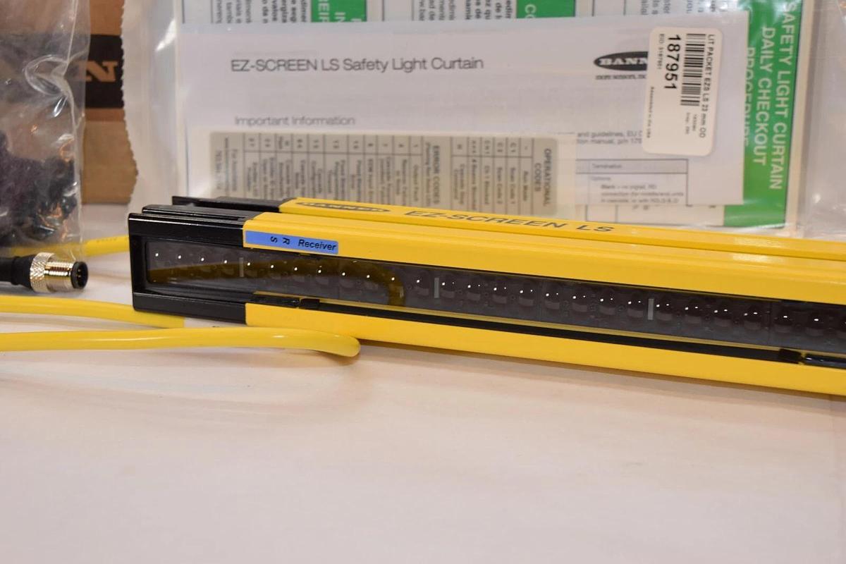 (NEW) BANNER SLLCP23-280P88 , 89689 Emitter/Receiver EZ Screen Light Curtain