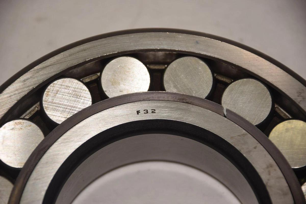 SNR 21313 K F32 SPHERICAL ROLLER BEARING NEW