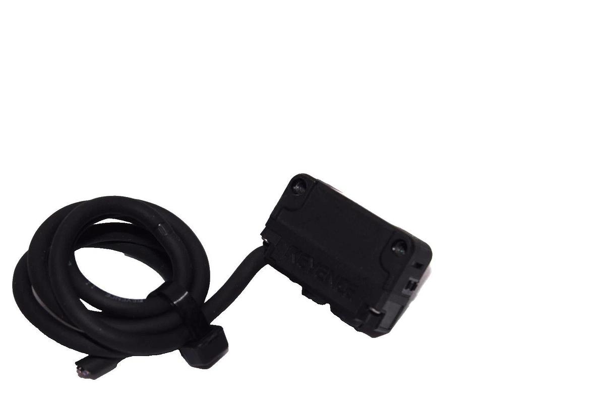 Used Keyence PZ-G101N , PZG101N 10-30Vdc Photoelectric Sensor - Lot of 5