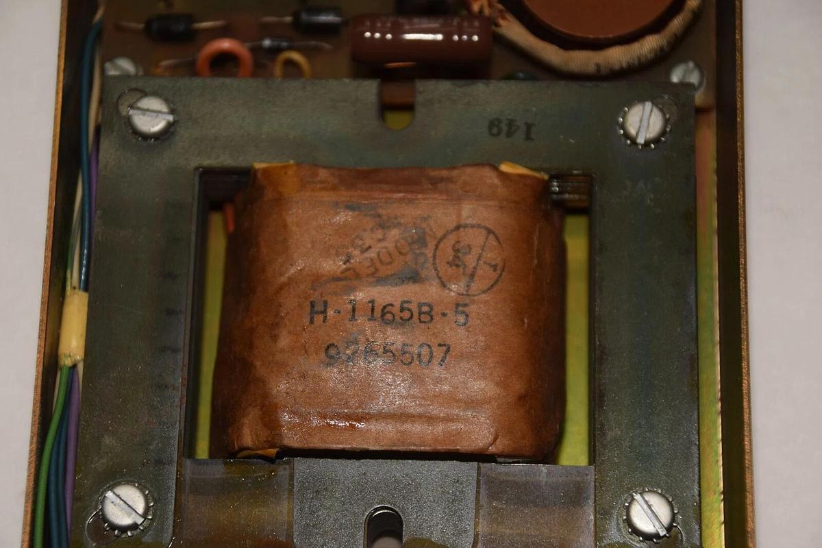 Used QUINDAR QP-17 QP17 115VAC IN 12VDC Out Power Supply