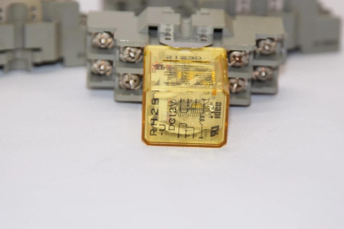 (NEW - Lot of 5) IDEC SH2B-05 10A 300V Base With RH2B-U 12Vdc Relay