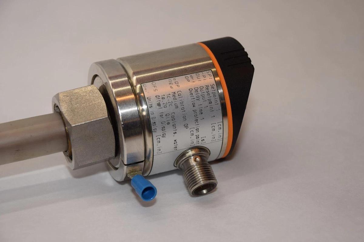 Used IFM EFECTOR LK1024 , D-45127 12-30Vdc 200mA Level Sensor