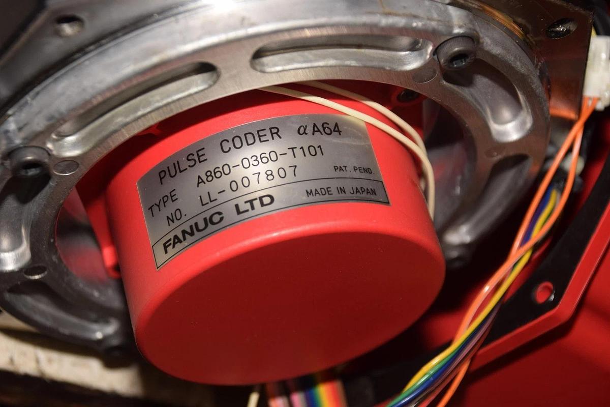Used Fanuc AC Servo Motor A06B-0501-B756 w/ Encoder A860-0360-T101 Model 10