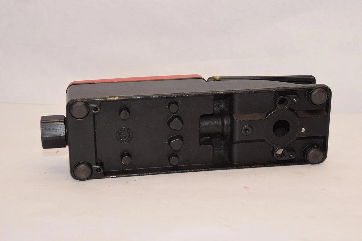 Used JOSLYN CLARK MEK-F1S1 10A 500Vac Type 1 Foot Petal Indoor Use Only