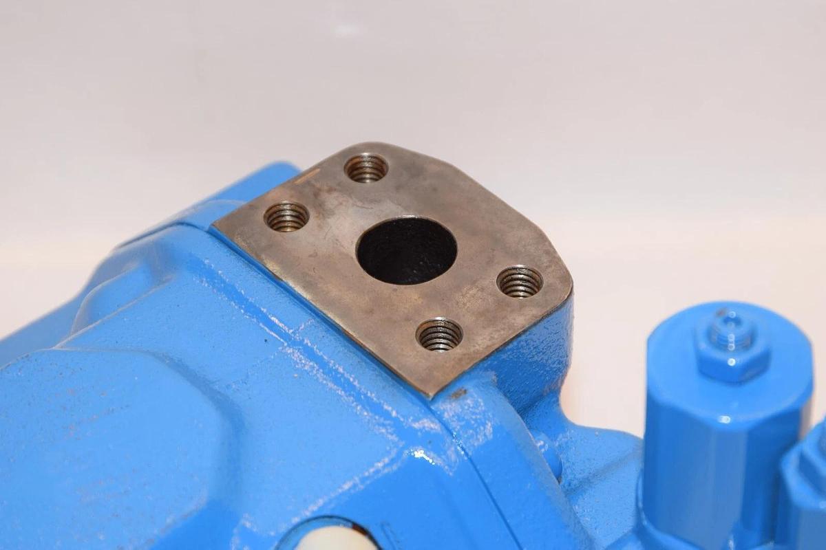 (NEW) REXROTH R910946934/000 A10VS018DFR/31R-PKC62N00 Hydraulic Pump