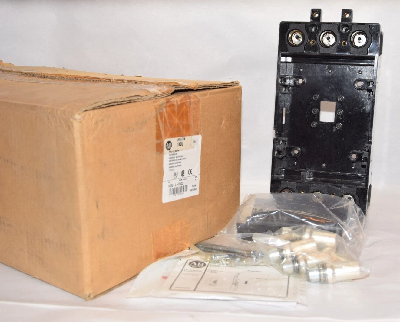 ALLEN BRADLEY Plug In Adapter 140U 140U-L-PAD3 140ULPAD3 Ser A (NEW)