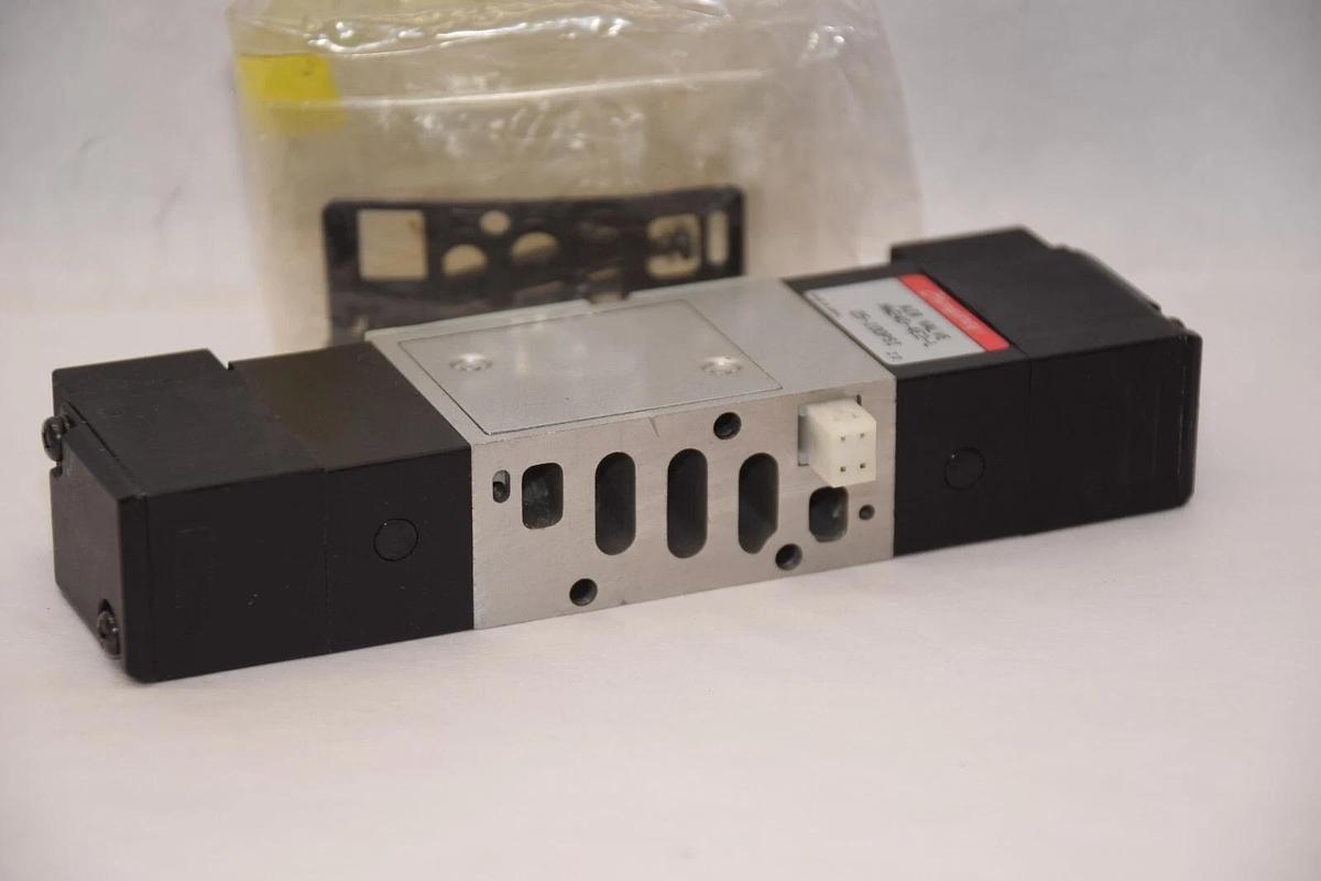 (NEW) HUMPHREY HW240-4E2-L 25-100psi 24Vdc Solenoid Air Valve W/Gasket/Bolts