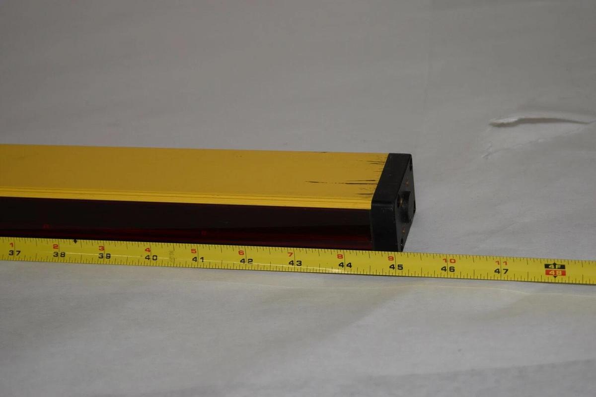 Used STI MS46SR-14-1130-Q1-R-NC-FP-HA1 70158-1809 Transmitter Safety Light Curtain