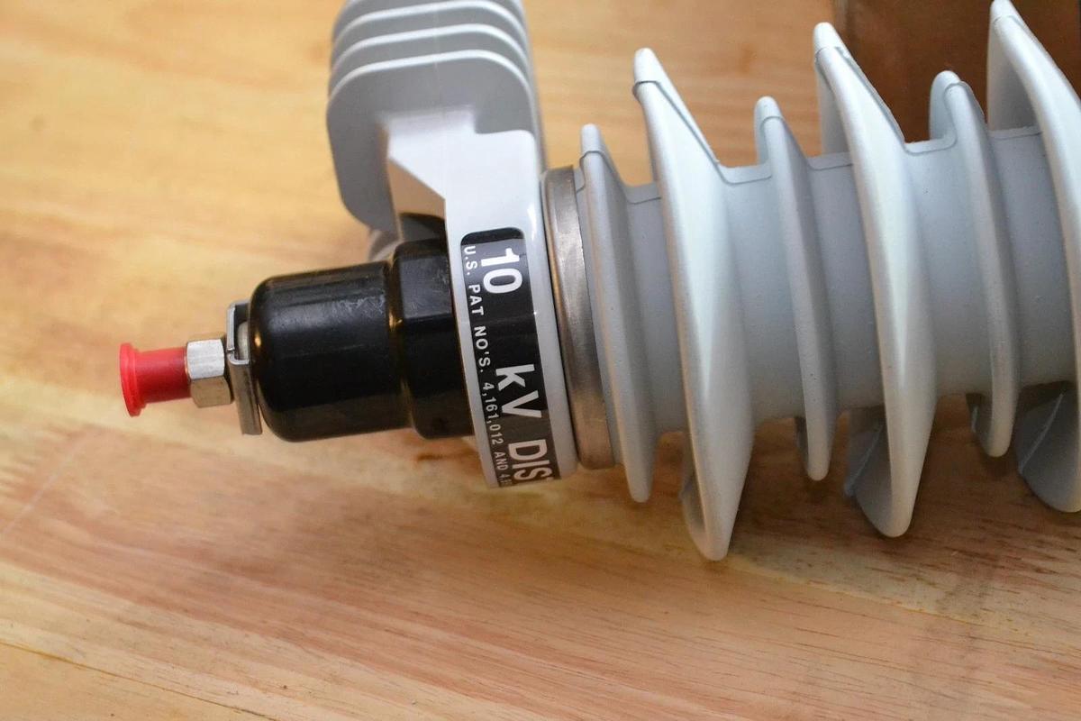 Joslyn 10kv ZQP Polymer Mov Arrester 8.4kv MC0V Distr Class 8154C0010J002 NEW