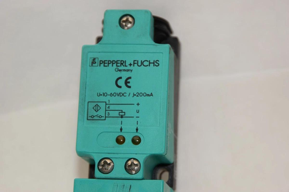 Used PEPPERL + FUCHS U-10-60Vdc / J-200mA VariKont Proximity Sensor