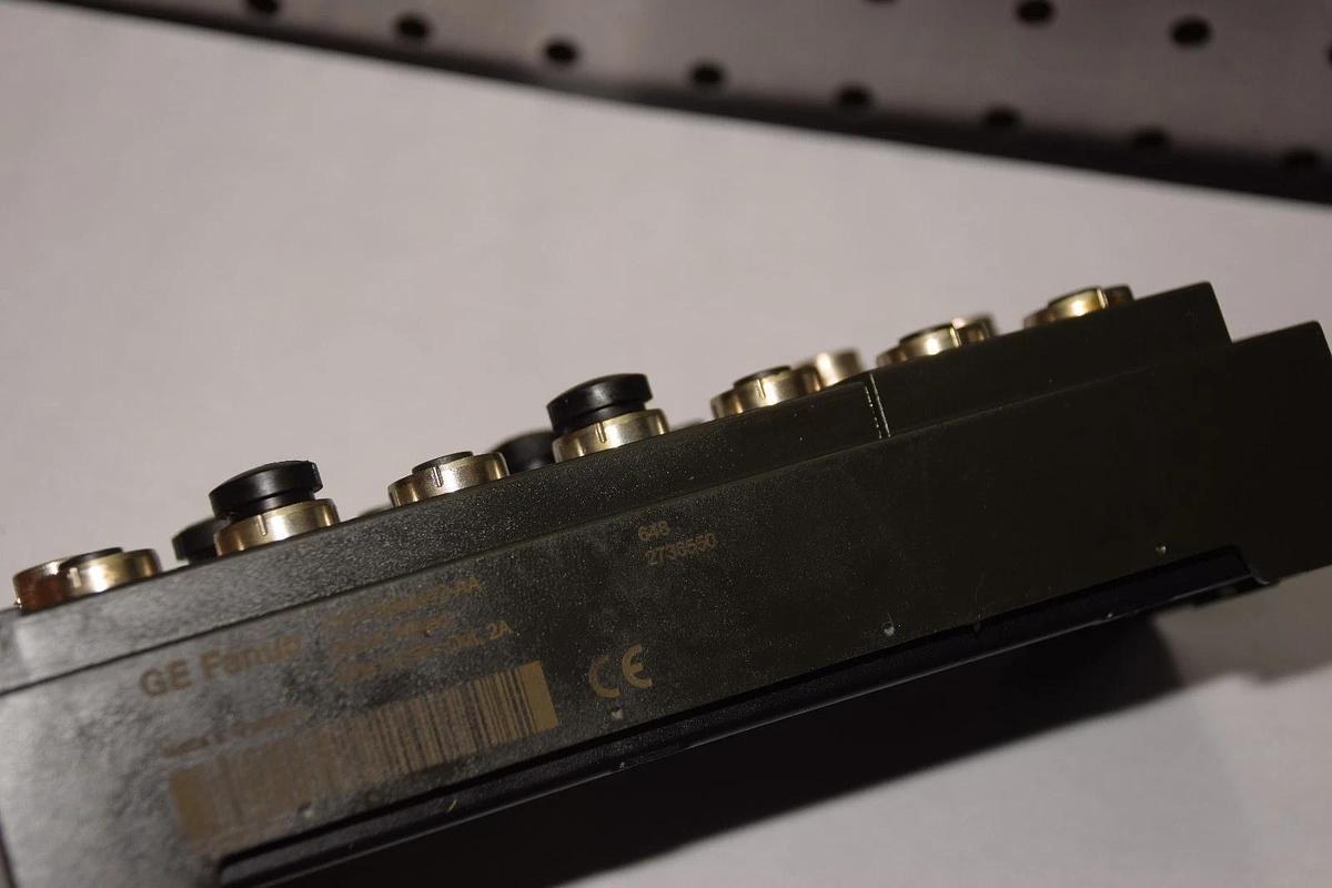 Used GE FANUC  IC677DBM442-AA  4 PTS. IN / 4 PTS. OUT, 24VDC  (DIO 4/4)