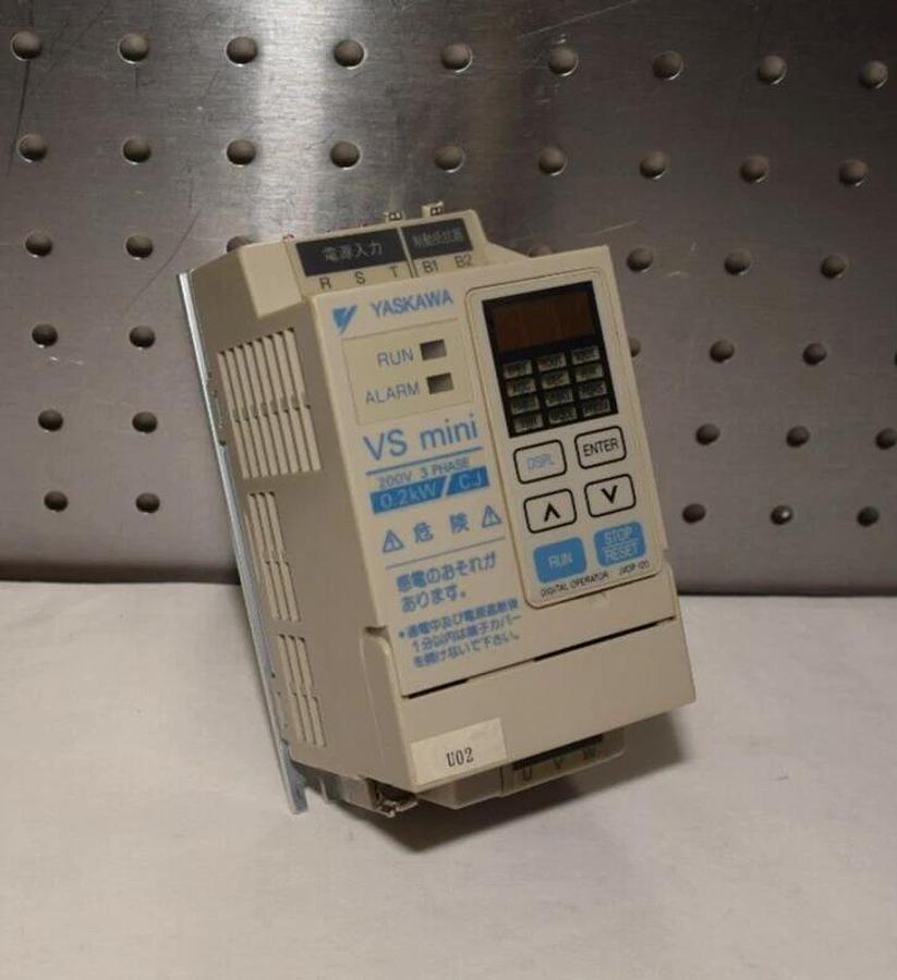 Used YASKAWA CIMR-XCJA20P2 200V 3 PHSE 0.2kW VS MINI INVERTER