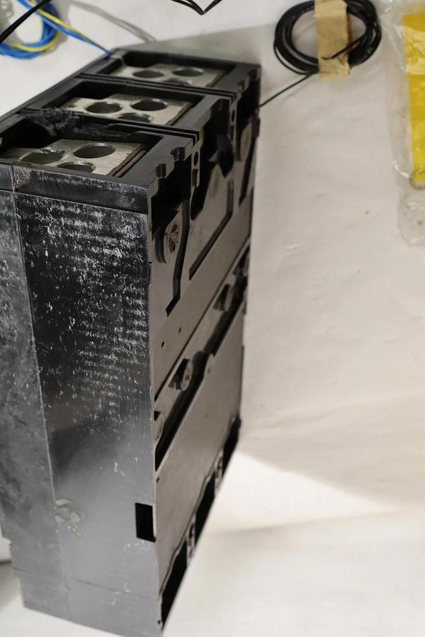 SQUARE D Circuit Breaker MHL3670035DC2351 700 Amp 700A Shunt Aux NOS cosmeticdmg