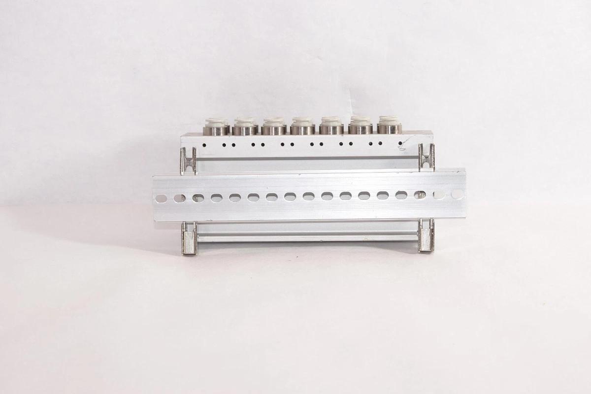 (NEW) SMC VV5QZ35-07C8-D VV5QZ3507C8D VV5QZ35 07C8 D Manifold