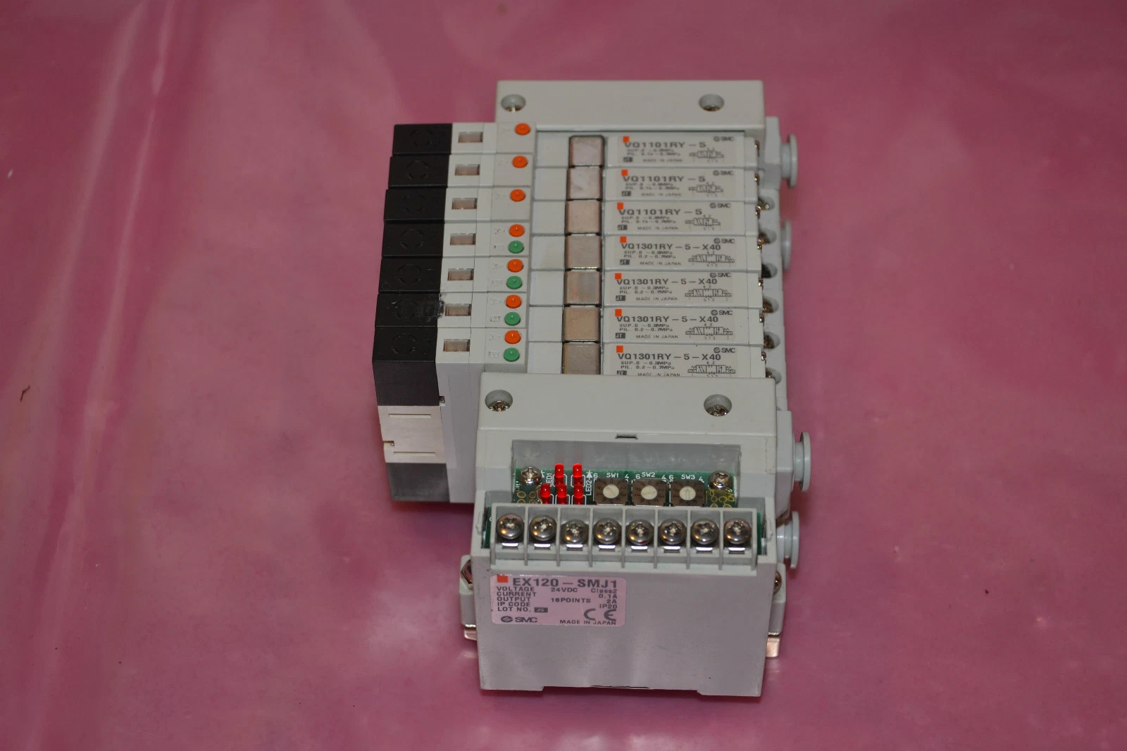 Used SMC MANIFOLD EX120-SMJ1 SOLENOID VQ1301RY-5-X40 VQ1101RY-5