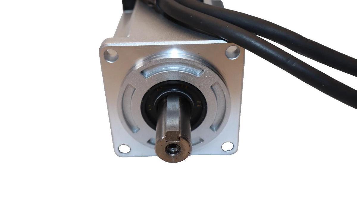 (NEW) HCFA CCM SV-X2MH040A-N2LA 40402190222000000000  220-240v 2.1A Servo Motor