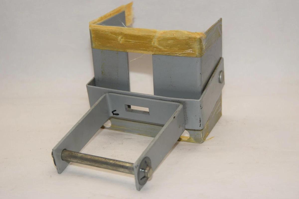 Used GE GENERAL ELECTRIC Handle For Tri-Break Tri Break Series Circuit Breaker