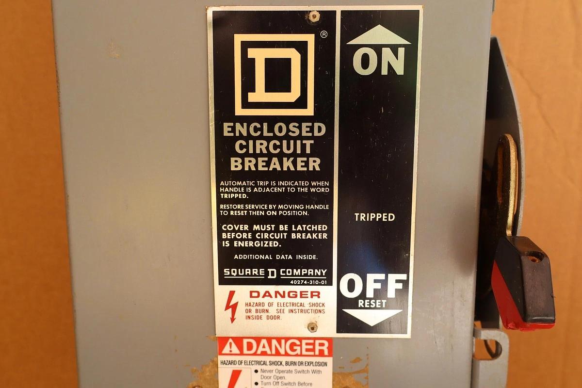 Square D Enclosed Breaker disconect FA-100-AWK 100A w/ 20A Breaker FAL220201021