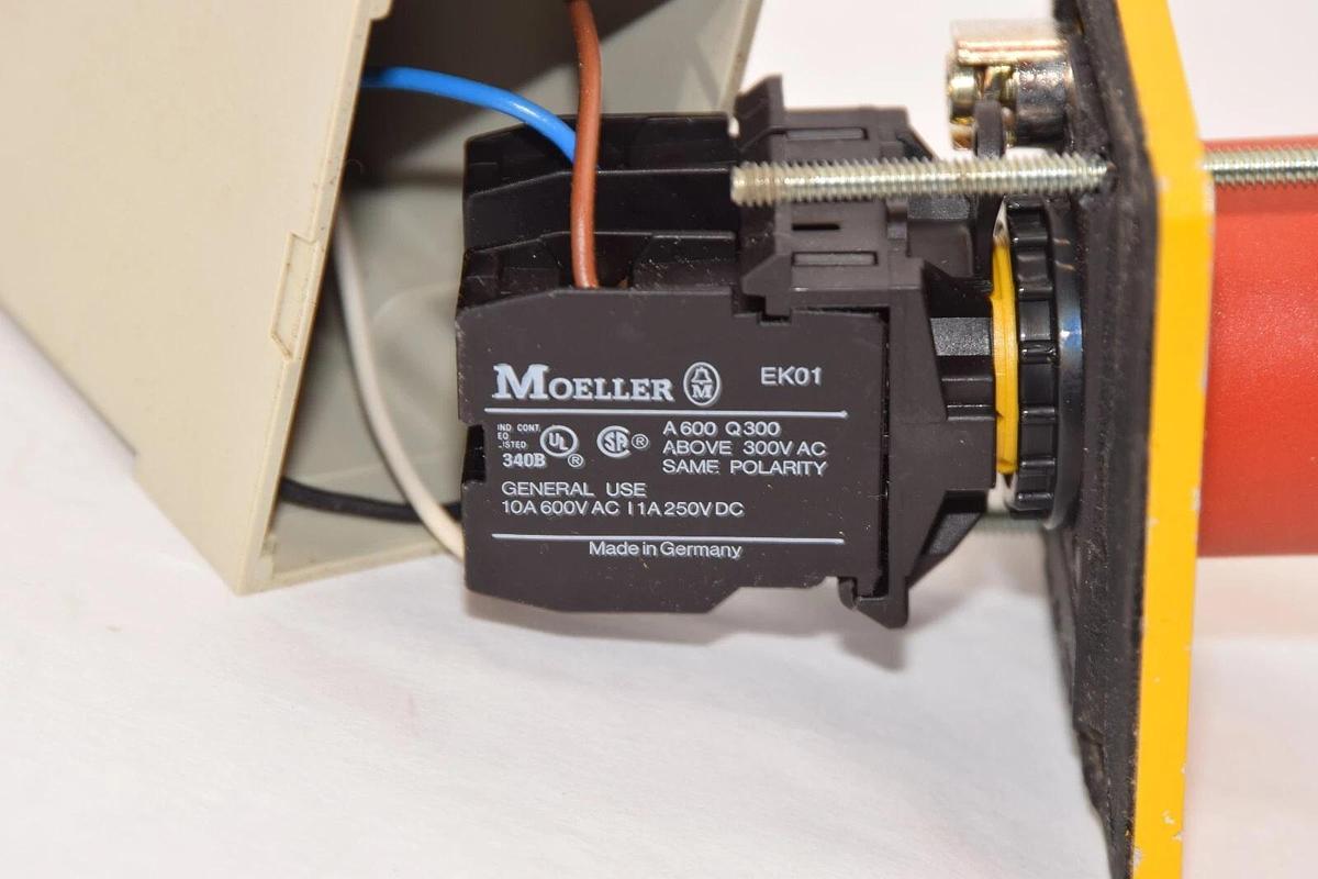 Used MOELLER 10A 600V EK01 Emergency Stop Switch With Housing
