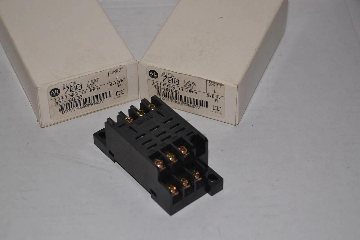 (Lot of 2) ALLEN BRADLEY 11-Blade Socket 700-HN138 Ser A 10a 240v NEW