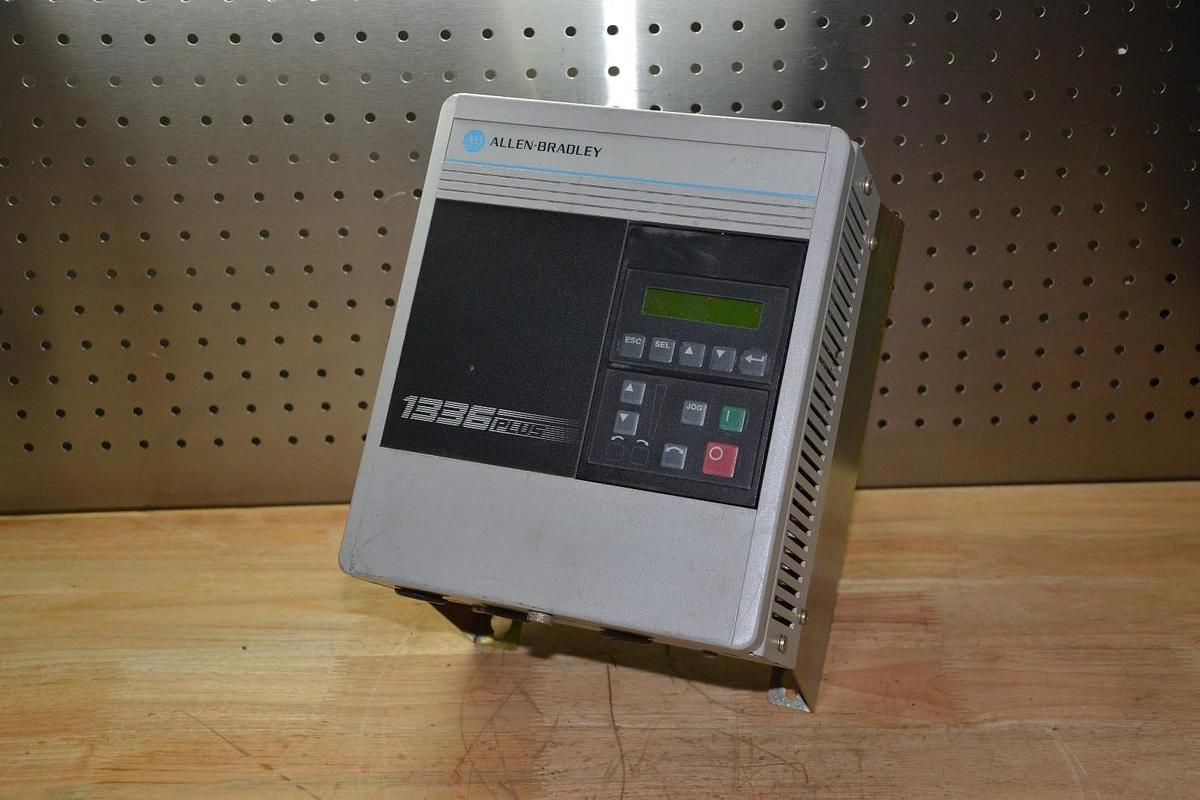 Used ALLEN BRADLEY 1336S-BRF50-AA-EN-L5 380/460V 10.7A 3PH 50/60Hz 1336 PLUS DRIVE