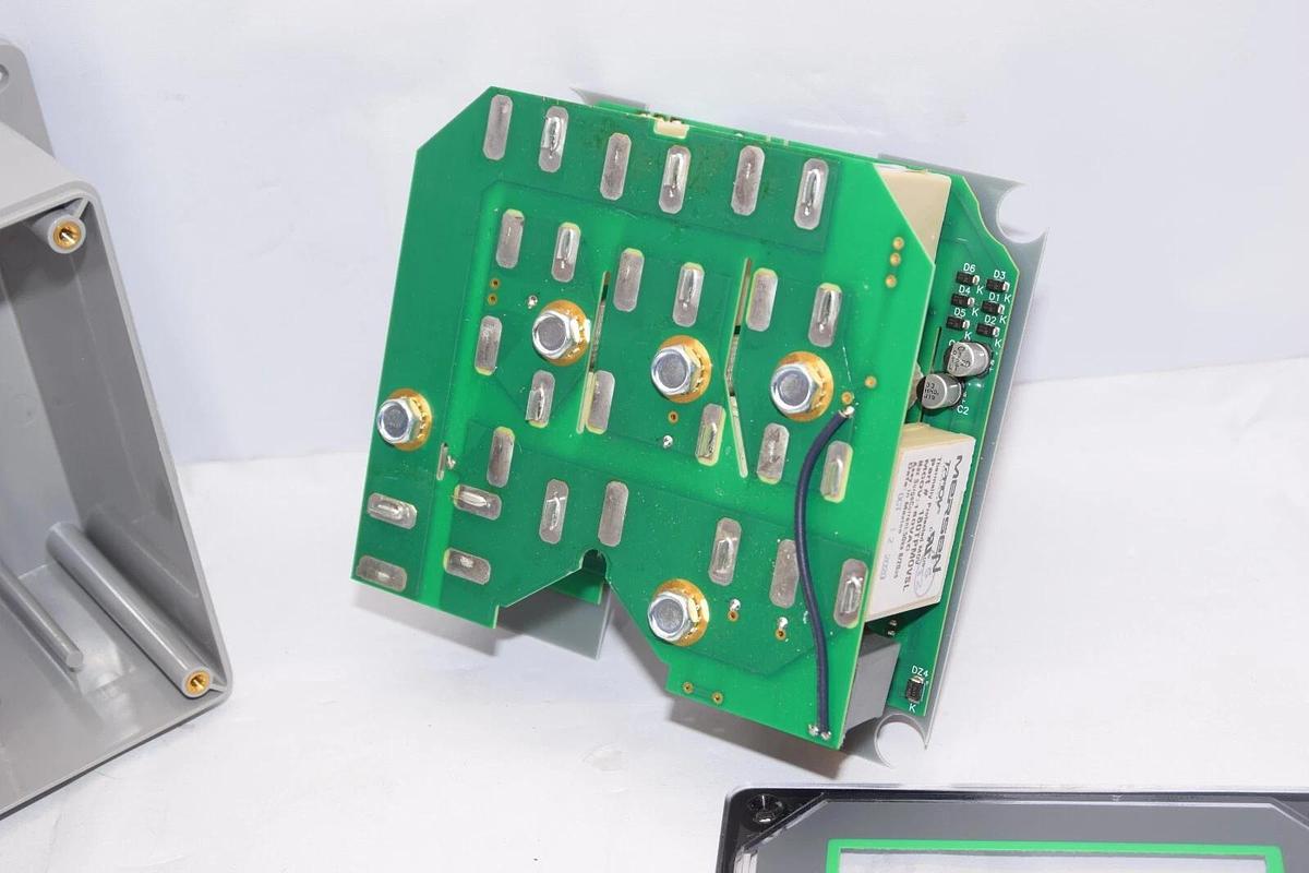 (NEW) SQUARE D SSP02XDSE10A XDSE 208Y 120V Type 2 Surge Protector *Cracked Case*