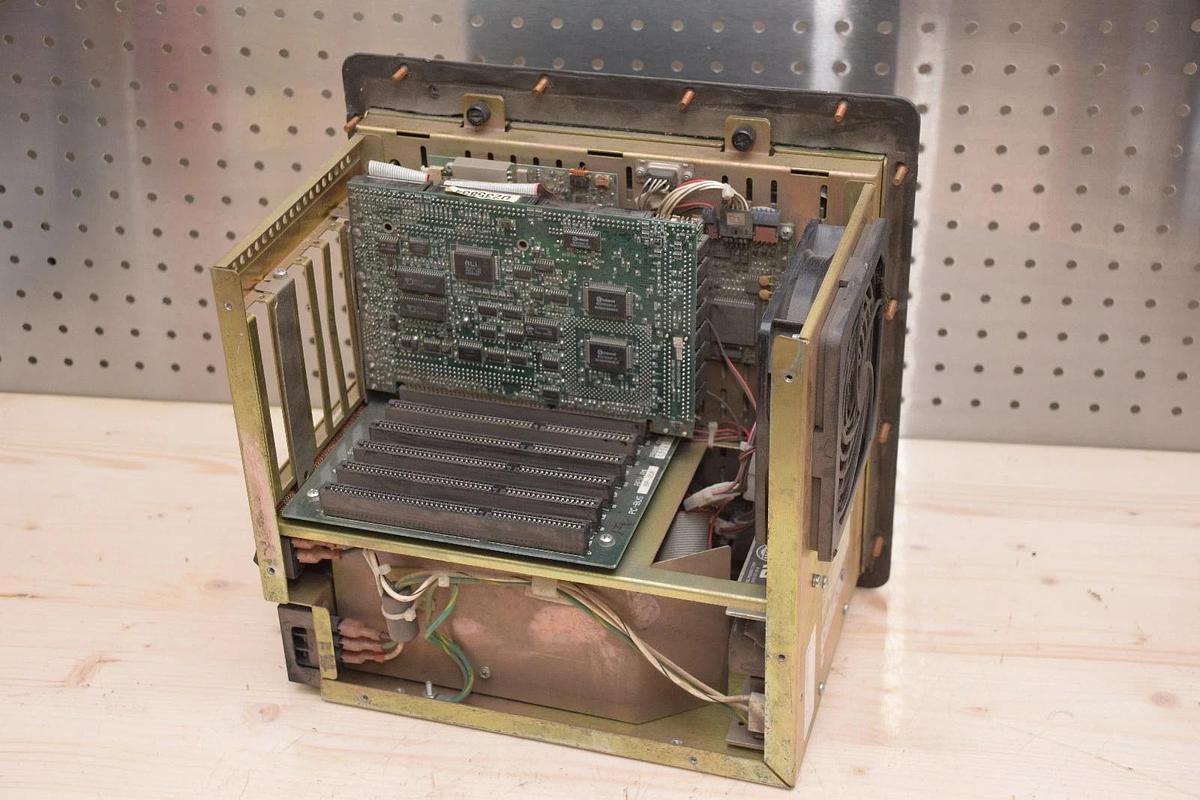 Used Cutler-Hammer D720  DS71205-01 Operator Interface Industrial PC