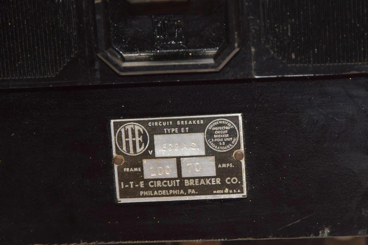 Used ITE TYPE ET 600Vac Frame 100 70A 70 Amp A 3 Pole Circuit Breaker