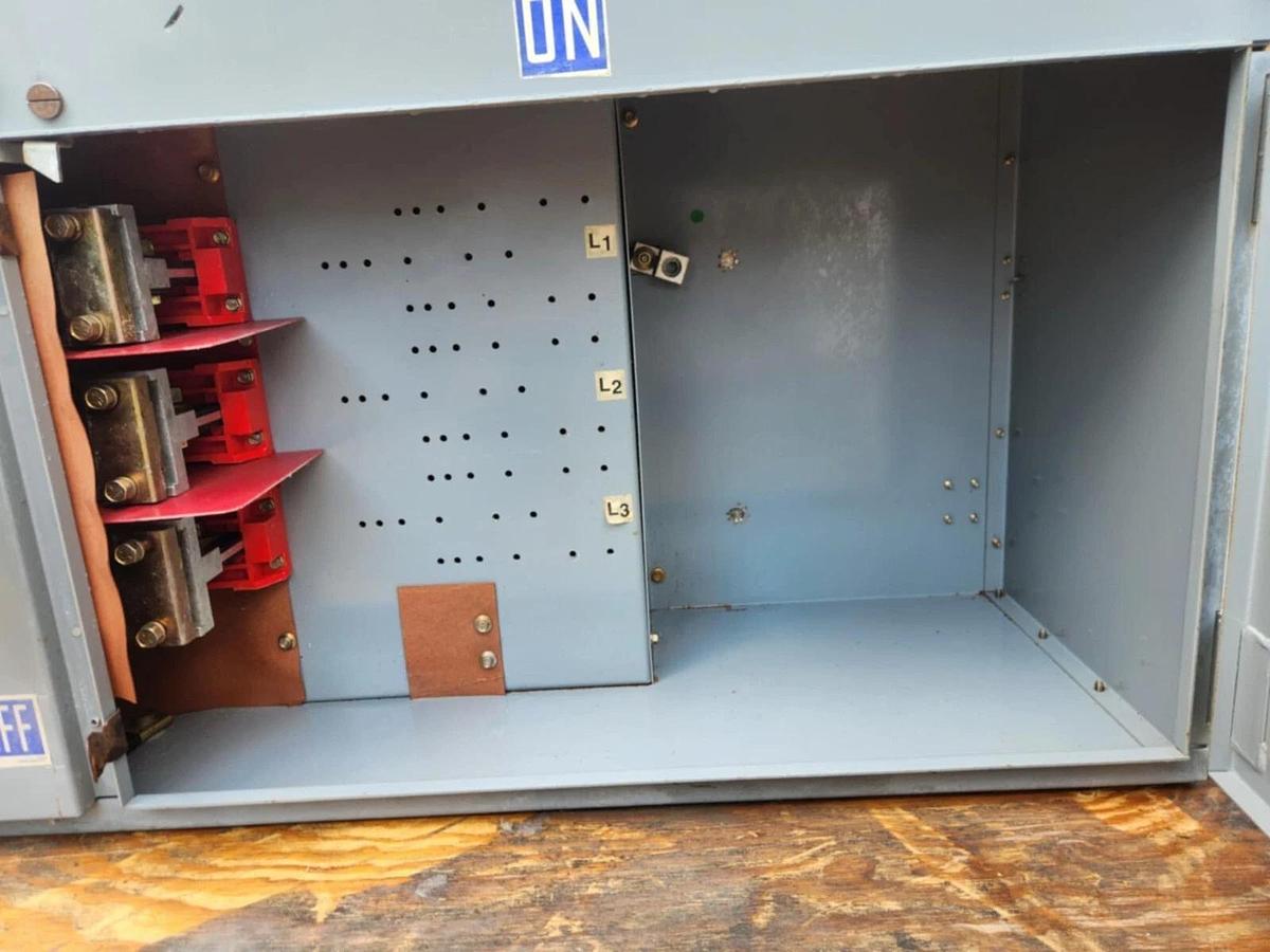 Used SQUARE D I-Line Fusible Busway Switch PBQ3640G 400A 400 Amp Ser 7 3P3W 600v 3ph