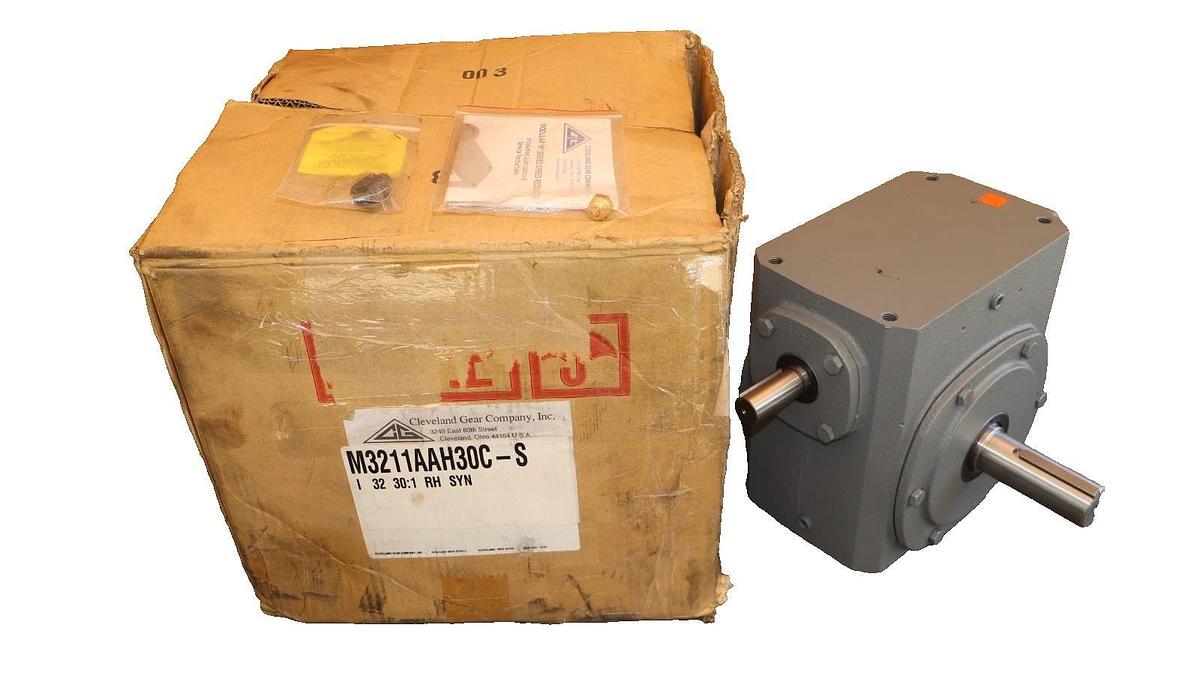 CLEVELAND GEAR BOX SPEED REDUCER M3211AAH30C-S TYPE IC RATIO 30:1 TYPE I (New)