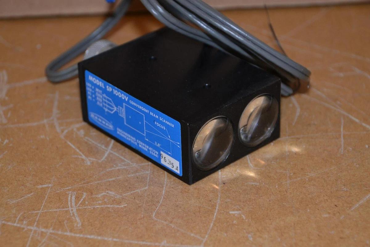 BANNER Convergent Mode Remote Sensor 3.8" focus SP1000V 16501  NEW