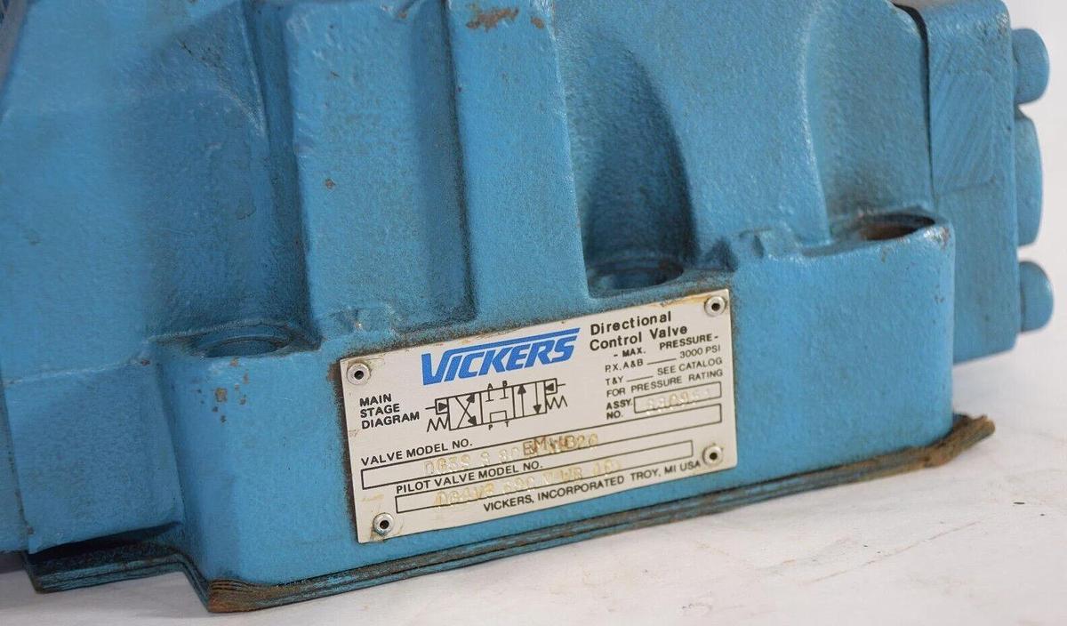 Vickers Directional Control Valve DG5S-8-8C EMWB20 DG5S88CEMWB20 *NOS*