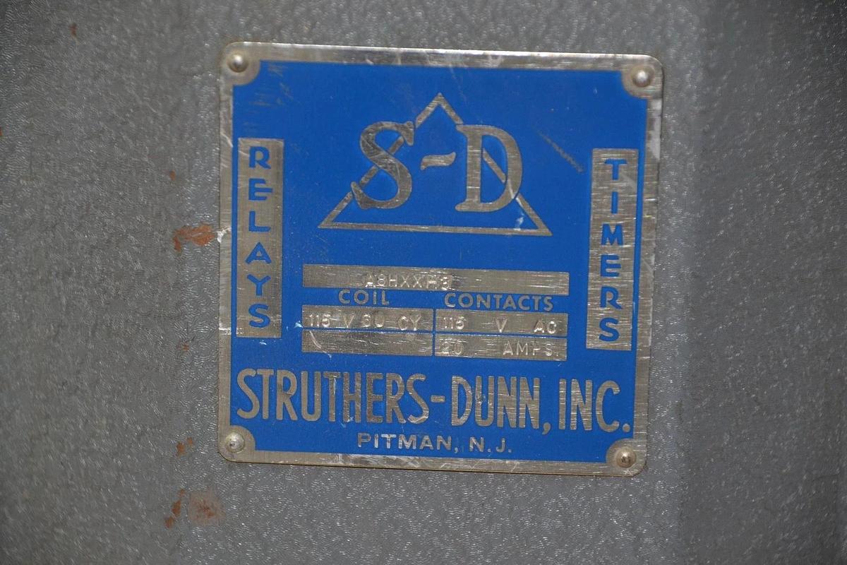 STRUTHERS-DUNN RELAYS TIMERS ENCLOSURE WITH A8HXXH3 115V RELAY NEW