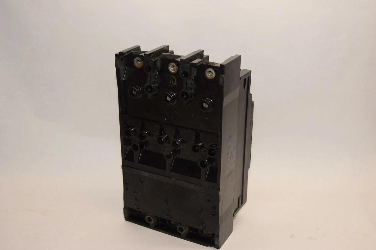 Used ITE TYPE ET 600Vac Frame 100 70A 70 Amp A 3 Pole Circuit Breaker