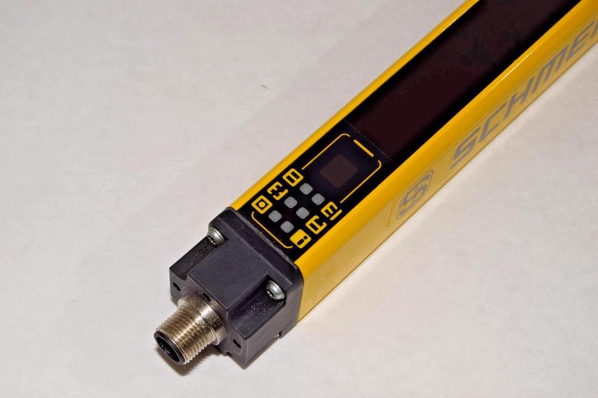 Schmersal Safety Light Curtain SLC440-R -0650-14-01 Receiver .3-7.0m 24VDC (new)