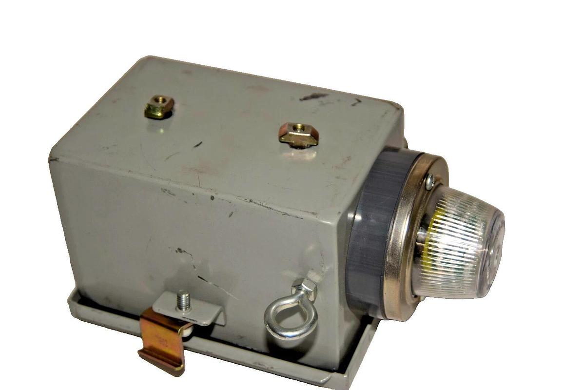 Used CMH INDUSTRIES INC 770-271-0377 7702710377 4 Pin Male Pull Box