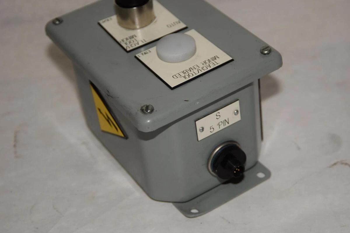 Used HOFFMANN ED2PBM Enclosure ECS-4035 0577-13K5 R4B2 2 5Pin Push Button Key Switch