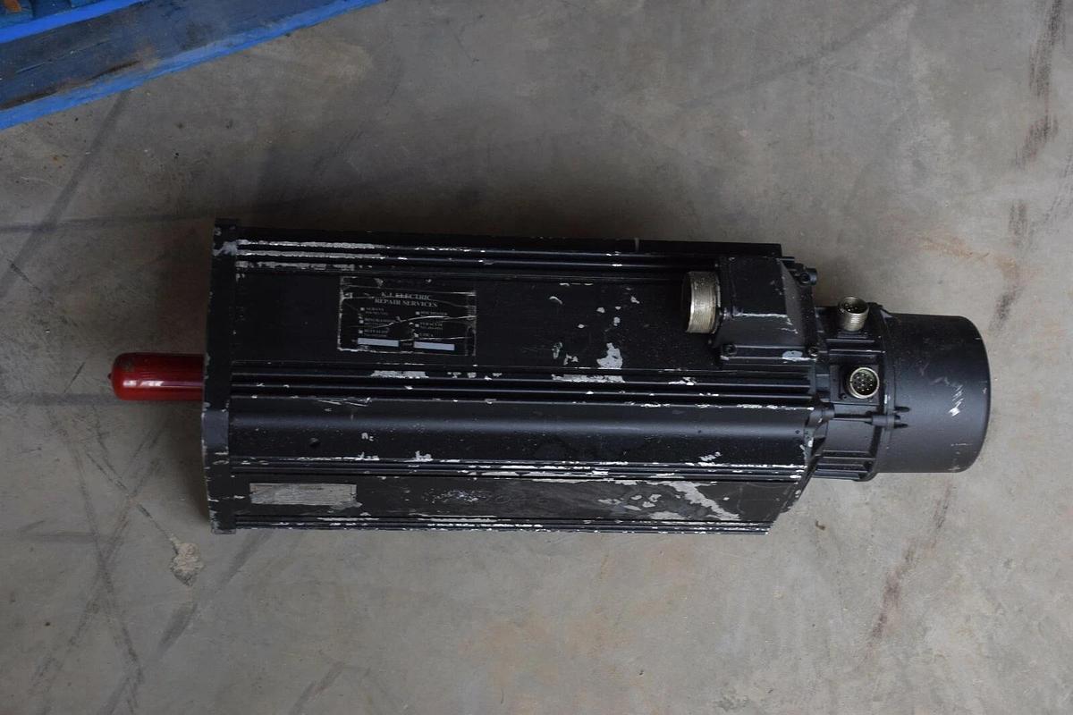 Used Indramat MAC112D-0-ED-1-B/130-A-0/J1250/S05 Brushless Servo Motor 3000 RPM 312A