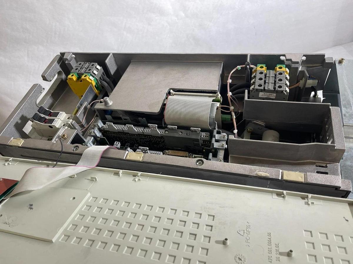 Used Siemens DC Inverter Simovert MC 6SE7023-8TD51-Z *door broken*