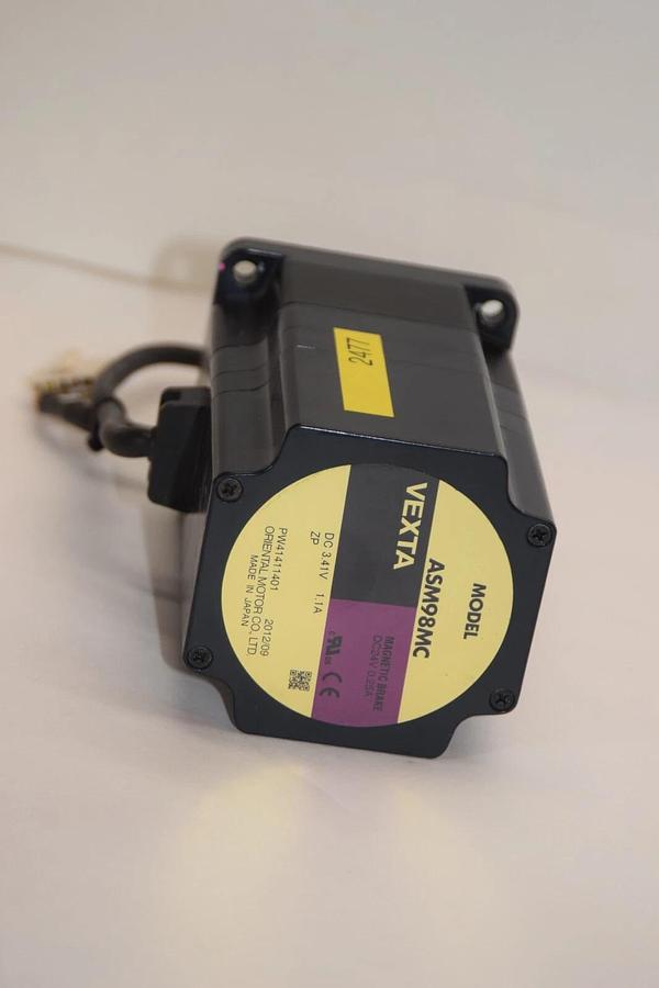 Used VEXTA / ORIENTAL MOTOR CO. ASM98MC 3.41Vdc 1.1A Motor