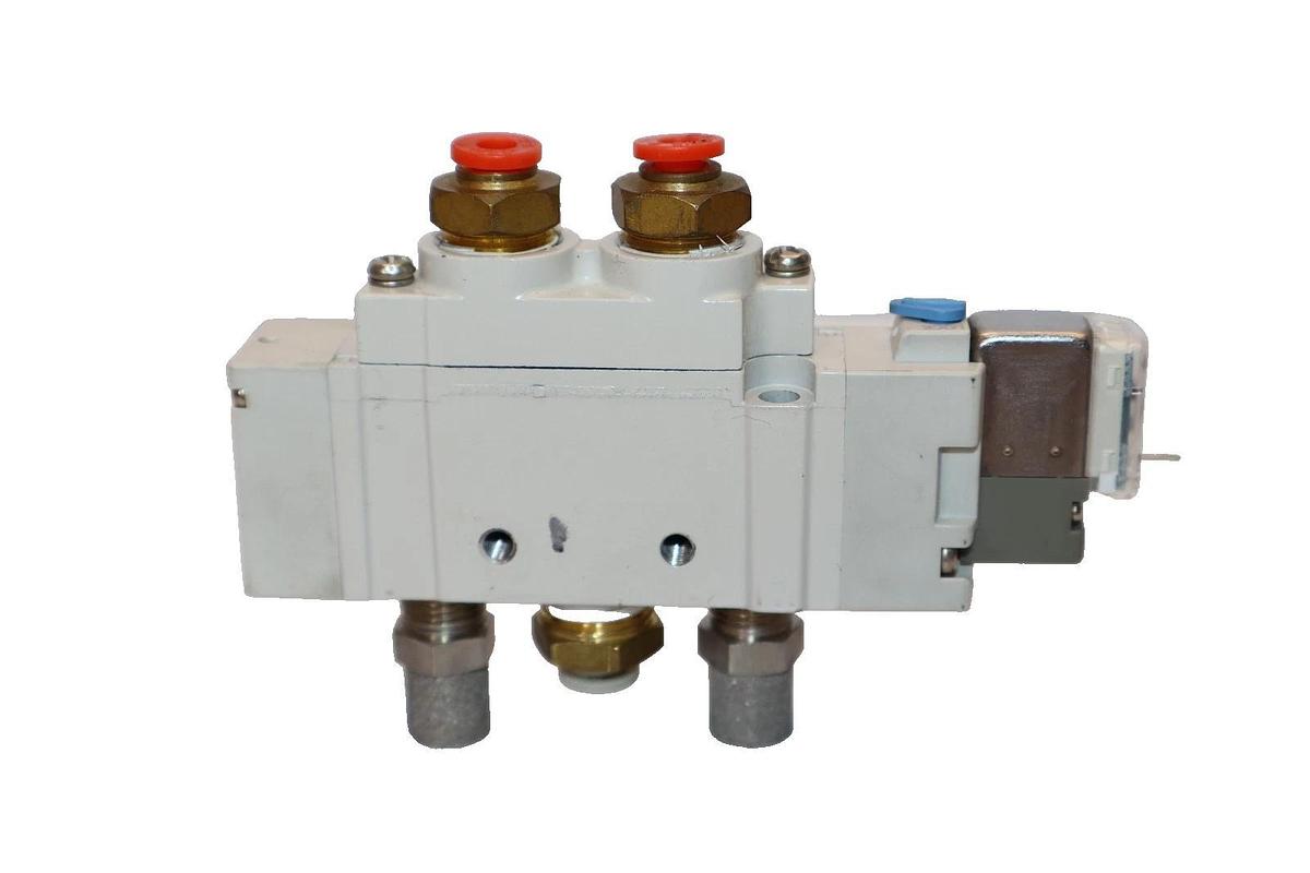 Used SMC SY7120-5LZE-02 , SY71205LZE02 0.15-0.7MPa Solenoid Valve