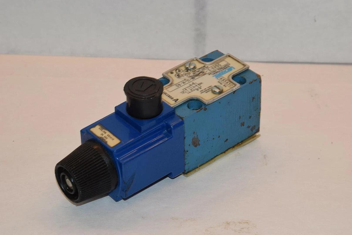 (Nos) Vickers Directional Control Valve DG4V-3-0B-L-M-U-H-40  24VDC Coil