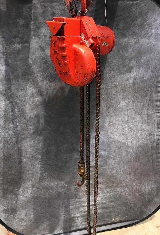 Used Yale chain hoist 1 ton 2000 lb 10' Chain Drop  5K48DC1A 3/4HP 3Ph 208-220v