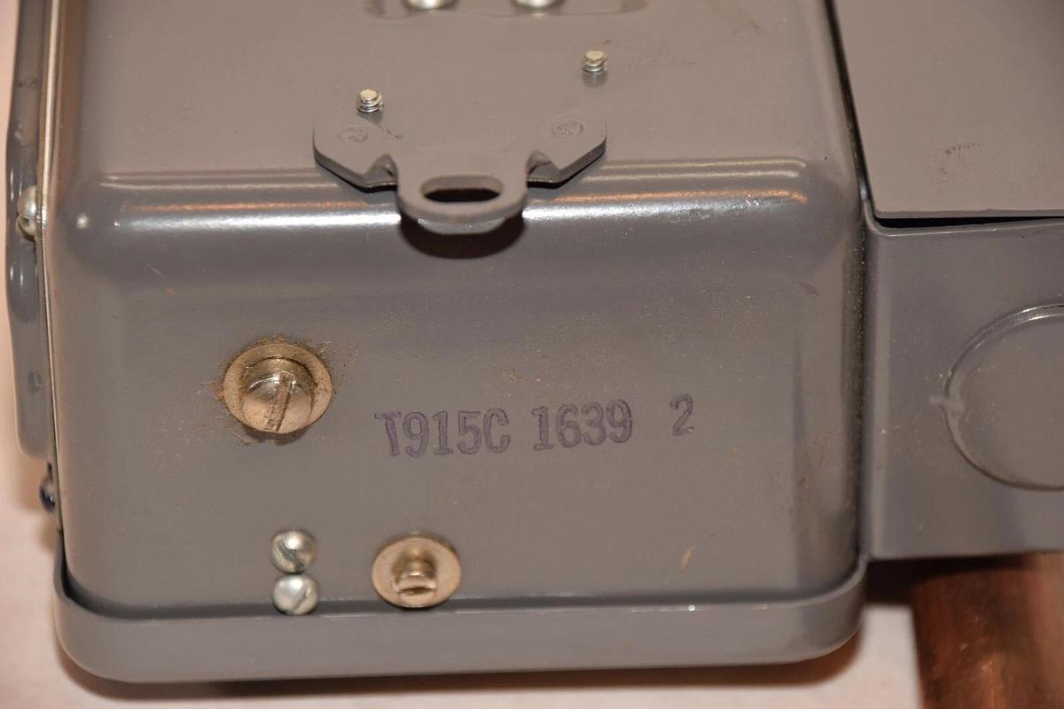 (NEW) HONEYWELL T915C 1639 2 , T915C16392 135Ω 1/4" Temperature Controller