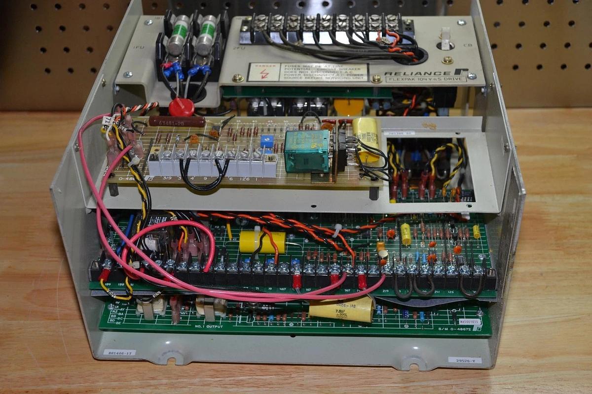 Used Reliance Flexpak 104 VS Drive 18C301 1/2hp .5hp 115vac 1ph 7.5A