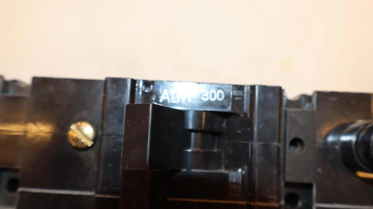 Used Heinemann 300A 300 Amp Circuit Breaker GJ1P-Z4-2-U 65VDC