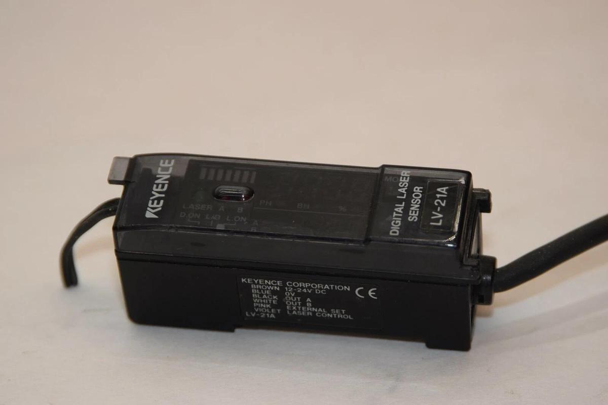 Used KEYENCE CORPORATION LV-21A LV21A 12-24Vdc Fiber Optic Digital Laser Sensor