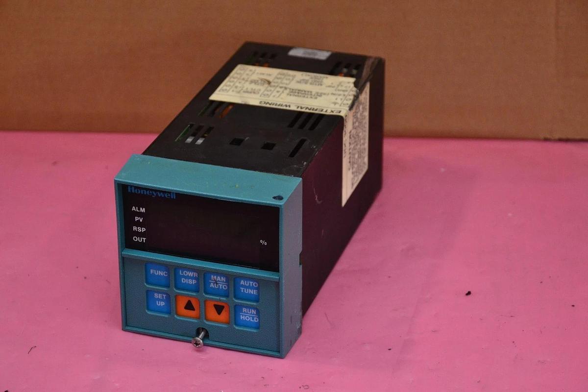 Used HONEYWELL CONTROLLER MODULE YDC3002-0-22A-1-00-0111 UDC3000