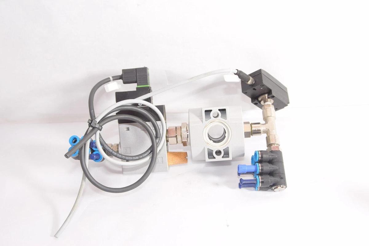 Used FESTO CPE24-M1H-3GL-3/8 Valve W/FRM-...-D-MAXI , SDE1-D10-G2-R18-C-P2-M8 Sensor