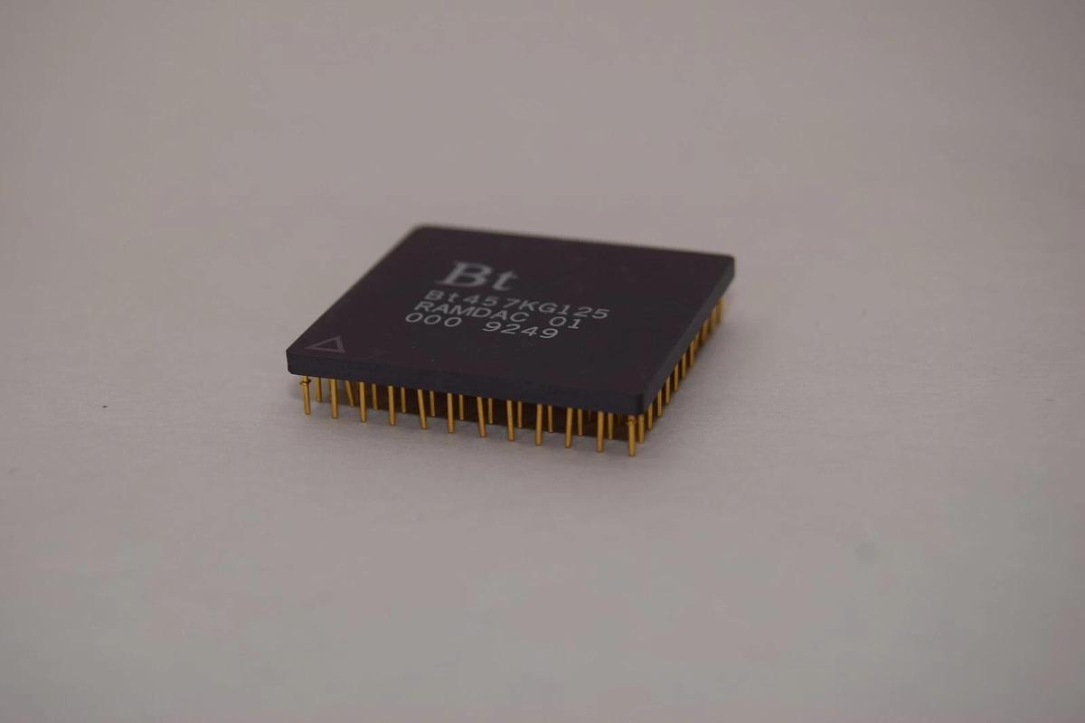 (NEW) BROOKTREE BT457KG125 RAMDAC 01 Integrated Circuit